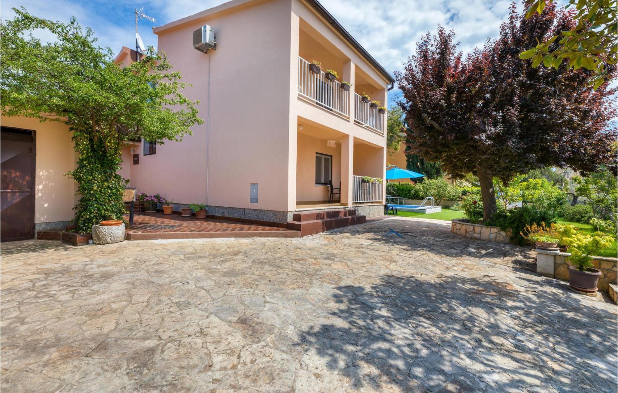 Awesome Home In Fazana With Kitchen Exterior photo