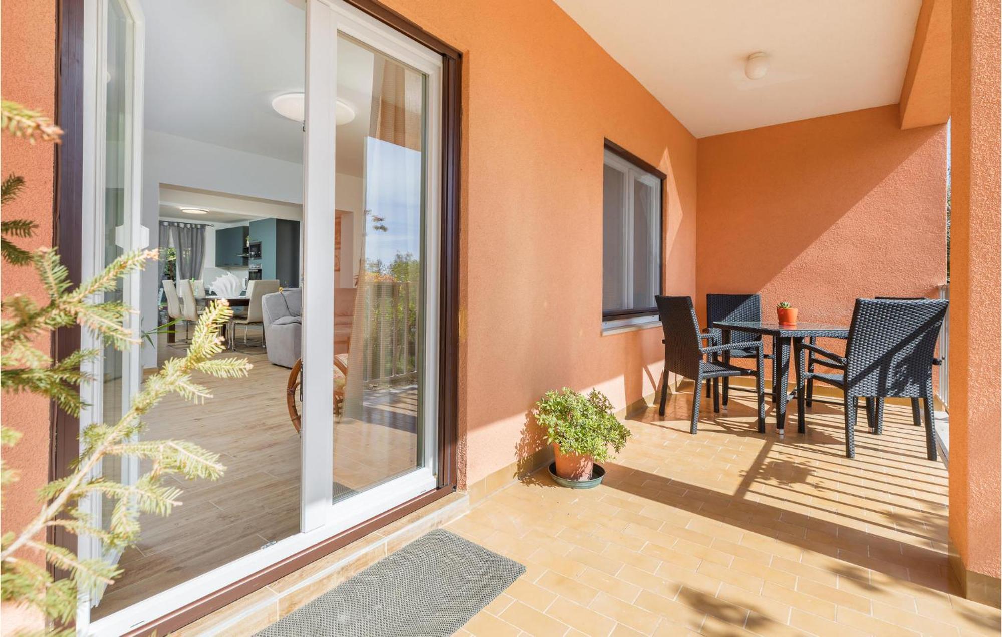 Awesome Home In Fazana With Kitchen Exterior photo
