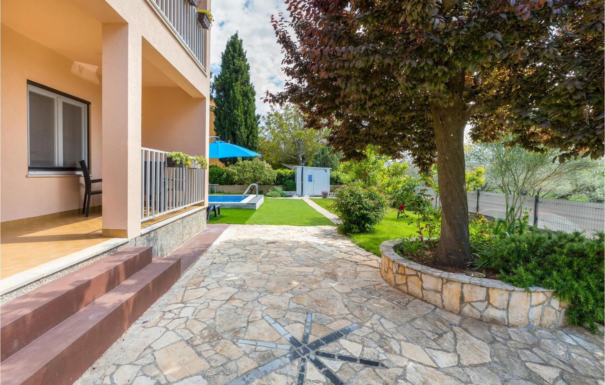 Awesome Home In Fazana With Kitchen Exterior photo