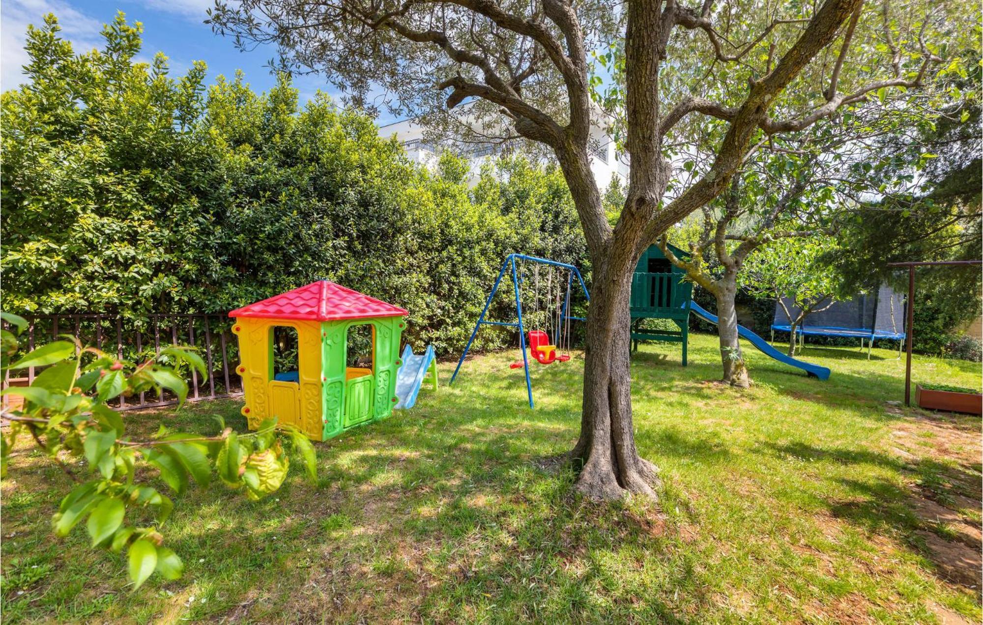 Awesome Home In Fazana With Kitchen Exterior photo